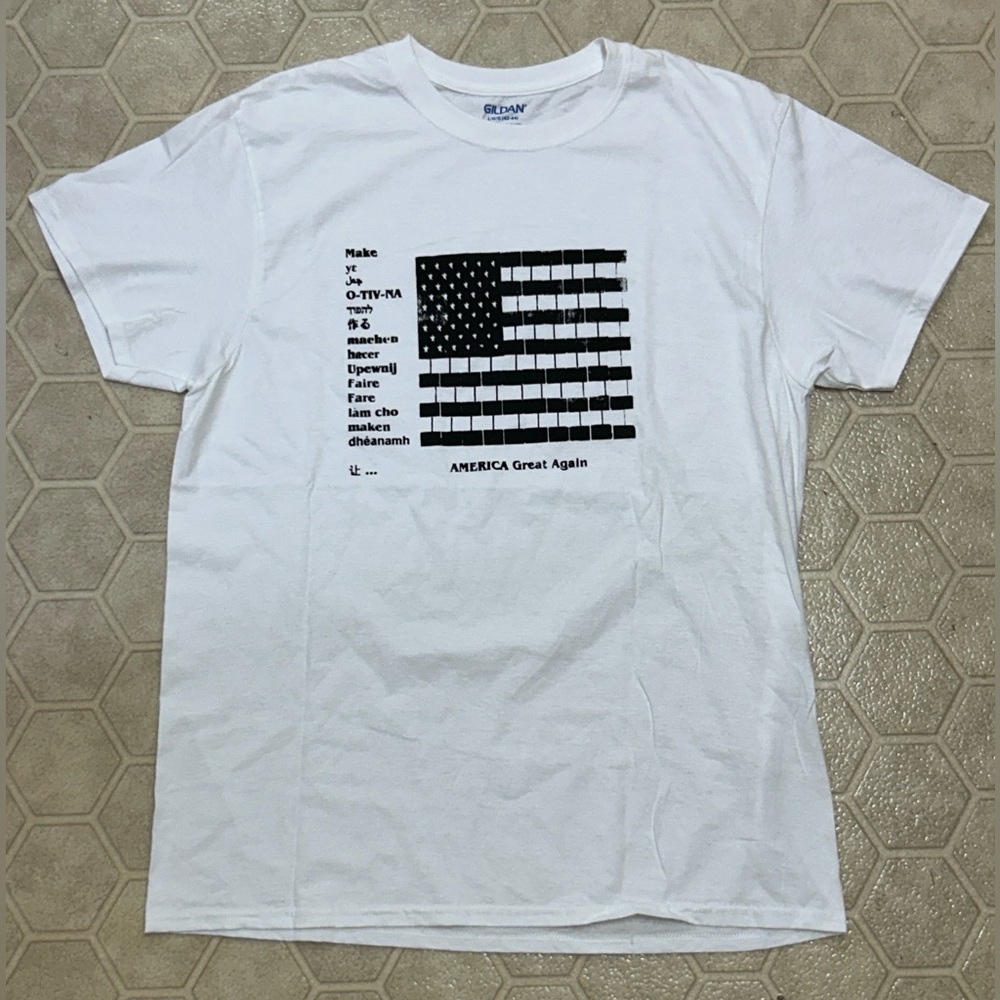 Men’s Large Unisex American Flag MAKE AMERICA GREAT AGAIN Multicultural T Shirt